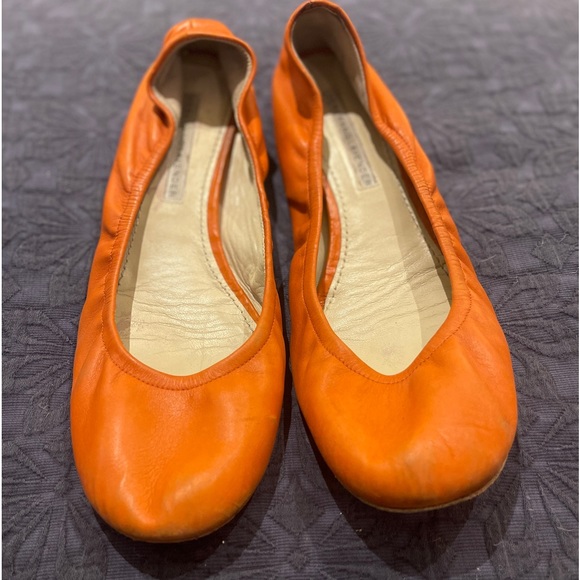 Vera Wang Lavendar label orange flats - Picture 1 of 3